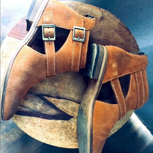 Chinese laundry flat pointed toe booty - Picture 2 of 3